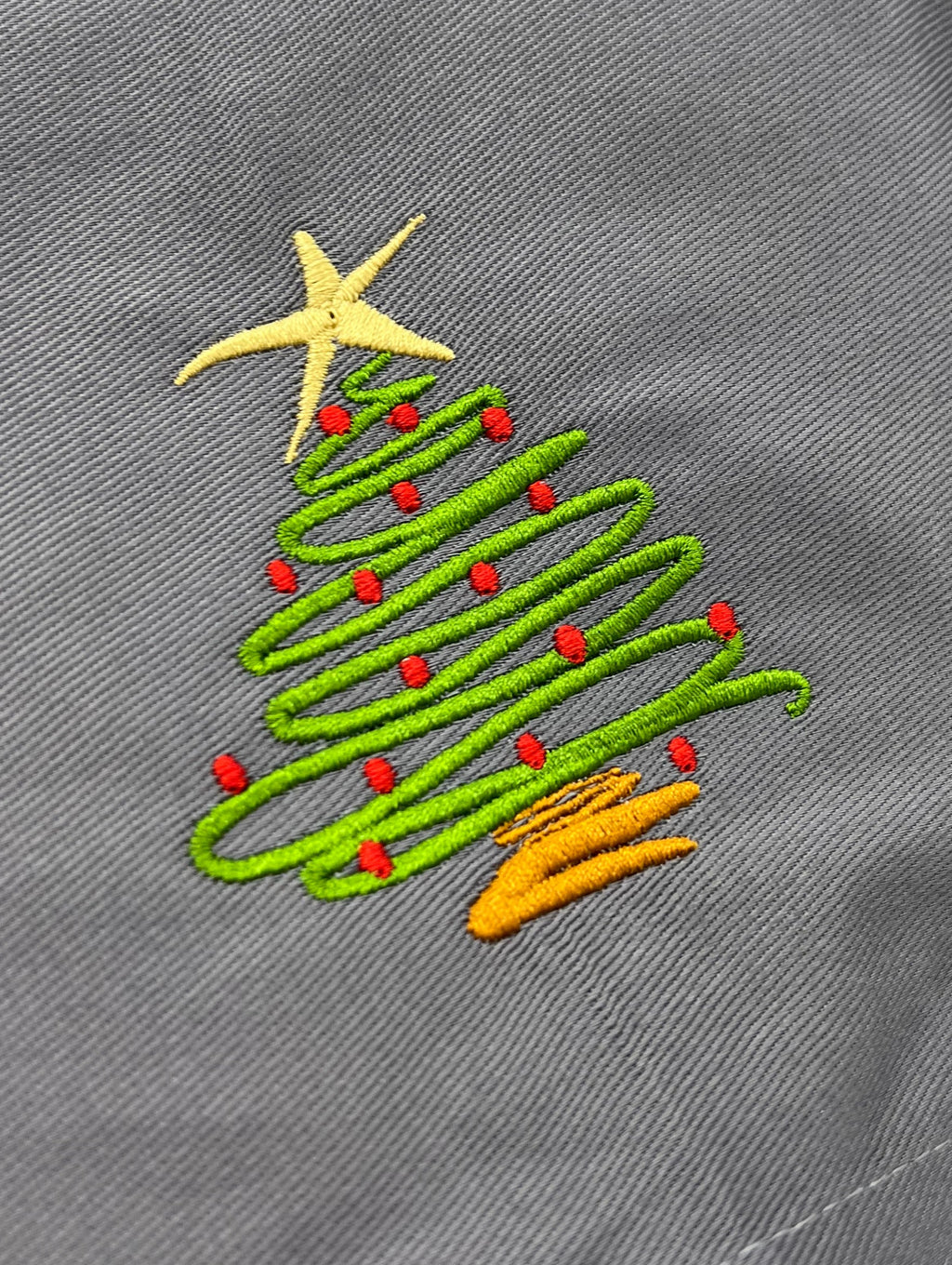 Tannenbaum Dinner Napkin Set of 6 on Dark Gray Cotton Blend